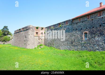 Die Bastionen der Burg Uzhgorod (Ukraine). Zwischen dem 13. und 18. Jahrhundert erbaut. Stockfoto