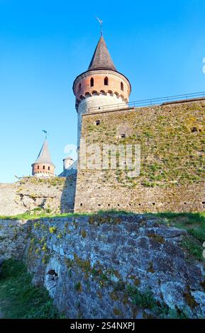 Die Burg Kamianets-Podilskyi (Oblast Khmelnytskyi, Ukraine) ist eine ehemalige polnische Burg, die eines der sieben Weltwunder der Ukraine ist. Erbaut Anfang 14 Stockfoto
