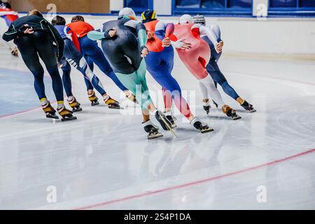 Training von Speed Skating Gruppensportlern Stockfoto