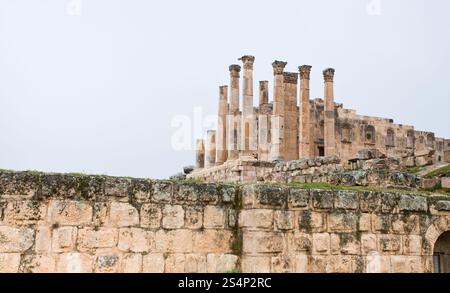 Zeus-Tempel in der antiken Stadt Jerash in Jordanien Stockfoto