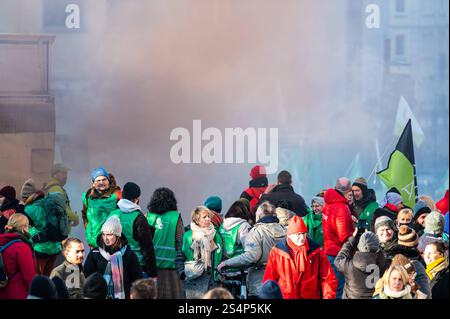 Nationaler Streik- und protestmarsch gegen Pensionspläne, organisiert vom öffentlichen Sektor in der Region Brüssel-Hauptstadt, Belgien, 13. Januar 2025 Stockfoto