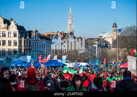 Nationaler Streik- und protestmarsch gegen Pensionspläne, organisiert vom öffentlichen Sektor in der Region Brüssel-Hauptstadt, Belgien, 13. Januar 2025 Stockfoto