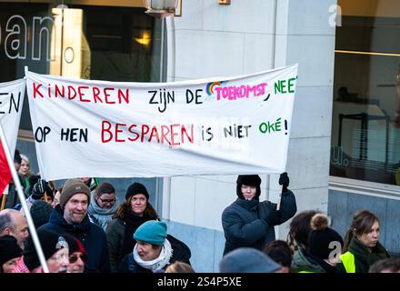 Nationaler Streik- und protestmarsch gegen Pensionspläne, organisiert vom öffentlichen Sektor in der Region Brüssel-Hauptstadt, Belgien, 13. Januar 2025 Stockfoto