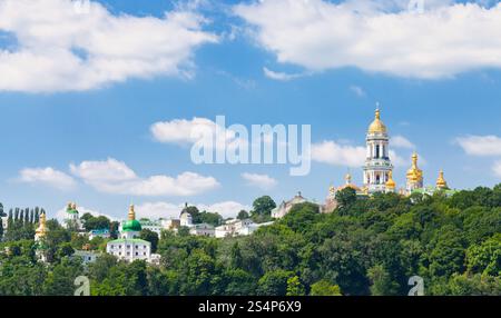Riverside Blick auf Höhlenkloster von Kiew, Kiew, Ukraine Stockfoto