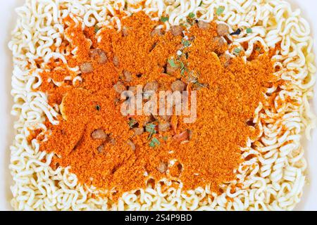 überschütte auf getrocknete instant Ramen hautnah Stockfoto