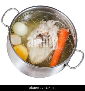 Kochen der Hühnersuppe mit würzen Gemüse in Stahl-Pan isoliert auf weißem Hintergrund Stockfoto