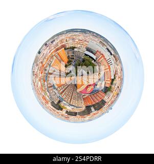 kleine Planeten - sphärische Stadtpanorama Wohnviertel in Barcelona, Spanien isoliert auf weißem Hintergrund Stockfoto