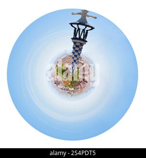kleine Planeten - sphärische Panoramablick auf Barcelona mit Turm des Park Güell, Spanien isoliert auf weißem Hintergrund Stockfoto