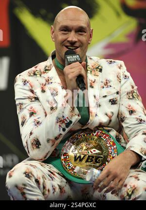Aktenfoto vom 02/20 von Tyson Fury. Tyson Fury hat behauptet, dass er sich aus dem Boxen in einem Videobeitrag in sozialen Medien zurückgezogen hat. Der 36-jährige ehemalige Weltmeister im Schwergewicht verlor seinen zweiten Kampf gegen Titelverteidiger Oleksandr Usyk im vergangenen Monat in Saudi-Arabien. Ausgabedatum: Montag, 13. Januar 2025. Stockfoto