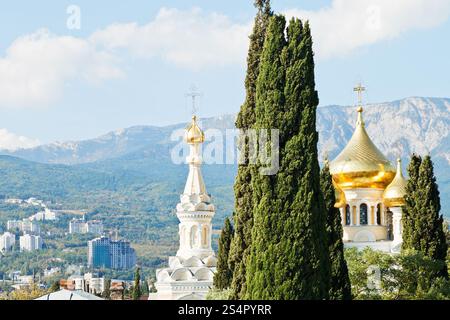 Alexander Nevski Cathedral und Jalta Stadthäuser, Crimea Stockfoto