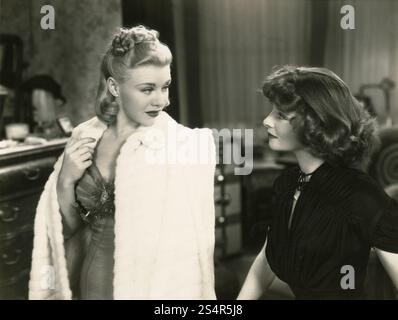 Die US-amerikanischen Schauspielerinnen Ginger Rogers und Katharine Hepburn im Film Stage Door, USA 1937 Stockfoto