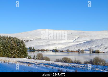 Baddinsgill Reservoir bei West Linton in den schottischen Pentland Hills. Stockfoto