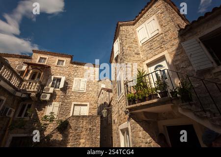 Schöne Aussicht Stein der alten Gebäude in der Stadt am Mittelmeer Stockfoto