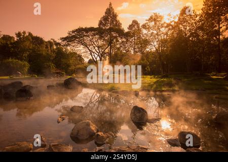Die heißen Quellen im Nationalpark von Chae Son oder Jaesorn nördlich der Stadt Lampang in Nordthailand. THAILAND LAMPANG JAESORN HOT SPRINGS Stockfoto