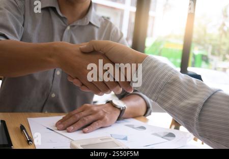 Bild Business mans Handshake. Business Partnerschaft treffen Konzept Stockfoto