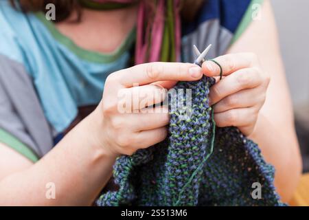 Needlewoman Strick Pullover aus Wolle von Stricknadeln Stockfoto