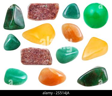 Sammlung von natürliche mineralische Proben - Verschiedene polierte Aventurin Edelsteine auf weißem Hintergrund Stockfoto