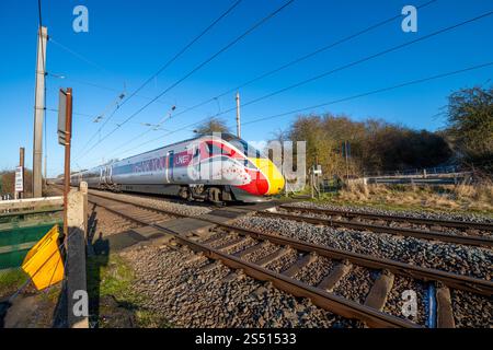 Die neue LNER Azuma elektrische Zug auf der East Coast Mainline, England, UK. Stockfoto