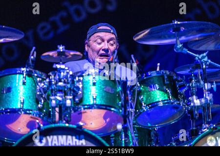 Miami, Vereinigte Staaten Von Amerika. Januar 2025. HOLLYWOOD, FL-12. JANUAR: Matt Frenette von Loverboy tritt am 12. Januar 2025 im Hard Rock Live, Seminole Hard Rock Hotel and Casino, Hollywood, Florida auf. (Foto: Alberto E. Tamargo/SIPA USA) Credit: SIPA USA/Alamy Live News Stockfoto