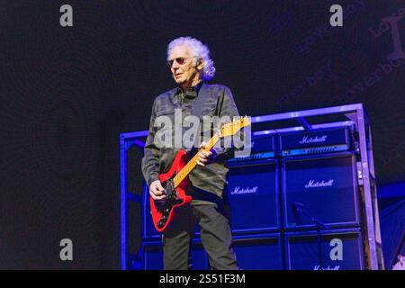 Miami, Vereinigte Staaten Von Amerika. Januar 2025. HOLLYWOOD, FL-12. JANUAR: Paul Dean von Loverboy tritt am 12. Januar 2025 im Hard Rock Live, Seminole Hard Rock Hotel and Casino, Hollywood, Florida auf. (Foto: Alberto E. Tamargo/SIPA USA) Credit: SIPA USA/Alamy Live News Stockfoto