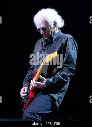 Miami, Vereinigte Staaten Von Amerika. Januar 2025. HOLLYWOOD, FL-12. JANUAR: Paul Dean von Loverboy tritt am 12. Januar 2025 im Hard Rock Live, Seminole Hard Rock Hotel and Casino, Hollywood, Florida auf. (Foto: Alberto E. Tamargo/SIPA USA) Credit: SIPA USA/Alamy Live News Stockfoto