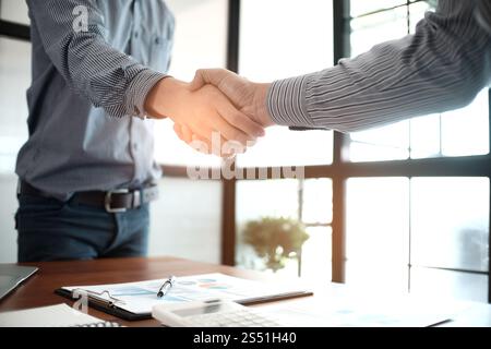 Bild Business mans Handshake. Business Partnerschaft treffen Konzept Stockfoto