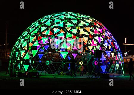 Winter Light Festival, Portland, Oregon. Februar 2017. Das Portland Winter Lights Festival beginnt an der Eastbank Esplanade im OMSI. Standort Stockfoto