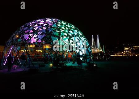 Winter Light Festival, Portland, Oregon. Februar 2017. Das Portland Winter Lights Festival beginnt an der Eastbank Esplanade im OMSI. Standort Stockfoto