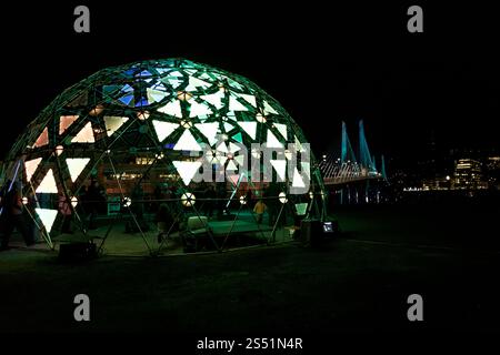 Winter Light Festival, Portland, Oregon. Februar 2017. Das Portland Winter Lights Festival beginnt an der Eastbank Esplanade im OMSI. Standort Stockfoto