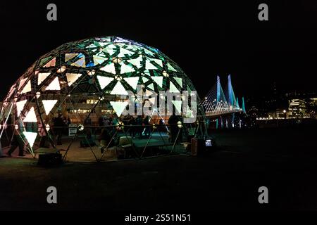 Winter Light Festival, Portland, Oregon. Februar 2017. Das Portland Winter Lights Festival beginnt an der Eastbank Esplanade im OMSI. Standort Stockfoto