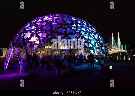 Winter Light Festival, Portland, Oregon. Februar 2017. Das Portland Winter Lights Festival beginnt an der Eastbank Esplanade im OMSI. Standort Stockfoto