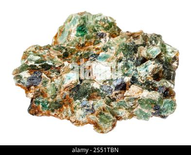 Makroaufnahmen von natürlichen Mineral - grüner Beryll und Smaragd Kristalle in Raw Rock auf weißem backgroung von Ural isoliert Stockfoto