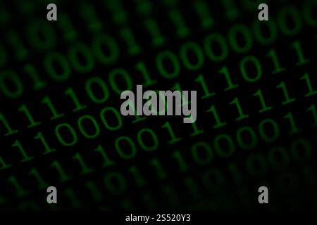 Numerischer fortlaufender Code in grüner Farbe, abstrakte Webdaten in. Numerischer fortlaufender Code in grüner Farbe, abstrakte Webdaten in Binärcode. Stockfoto