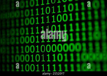 Numerischer fortlaufender Code in grüner Farbe, abstrakte Webdaten in. Numerischer fortlaufender Code in grüner Farbe, abstrakte Webdaten in Binärcode. Stockfoto
