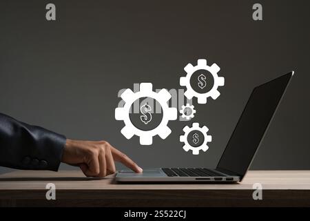 Geschäftsmann berühren auf Laptop mit Zahnrad einstellen. Stockfoto