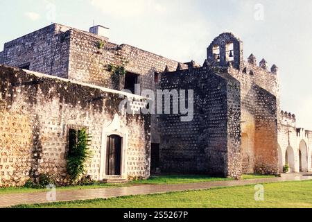 Das Kloster San Bernardine von Siena in der Altstadt von Valladolid auf Yucatan in der Provinz Quintana Roo in Mexiko in Mittelamerika. Stockfoto