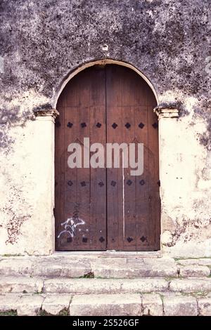 Die Kolonial- und Altstadt von Valladolid auf Yucatan in der Provinz Quintana Roo in Mexiko in Mittelamerika. Mexiko, Valladolid, Januar 2009. Stockfoto