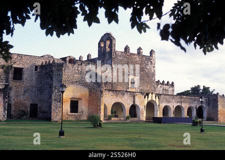 Das Kloster San Bernardine von Siena in der Altstadt von Valladolid auf Yucatan in der Provinz Quintana Roo in Mexiko in Mittelamerika. Stockfoto