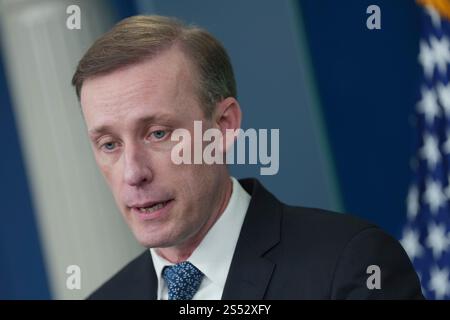 Washington, Vereinigte Staaten. Januar 2025. Der nationale Sicherheitsberater Jake Sullivan nimmt am täglichen Briefing im Weißen Haus in Washington, DC, am 13. Januar 2025 Teil. Kredit: Chris Kleponis/Pool über CNP/dpa/Alamy Live News Stockfoto