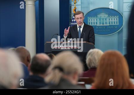 Washington, Vereinigte Staaten. Januar 2025. Der nationale Sicherheitsberater Jake Sullivan nimmt am täglichen Briefing im Weißen Haus in Washington, DC, am 13. Januar 2025 Teil. Kredit: Chris Kleponis/Pool über CNP/dpa/Alamy Live News Stockfoto