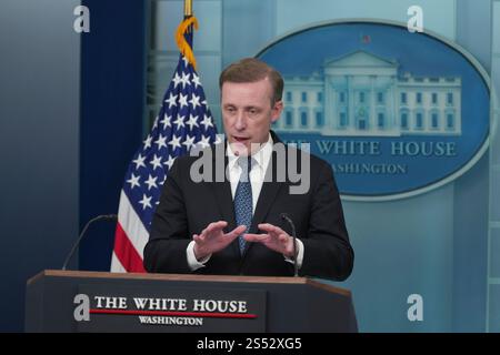 Washington, Vereinigte Staaten. Januar 2025. Der nationale Sicherheitsberater Jake Sullivan nimmt am täglichen Briefing im Weißen Haus in Washington, DC, am 13. Januar 2025 Teil. Kredit: Chris Kleponis/Pool über CNP/dpa/Alamy Live News Stockfoto