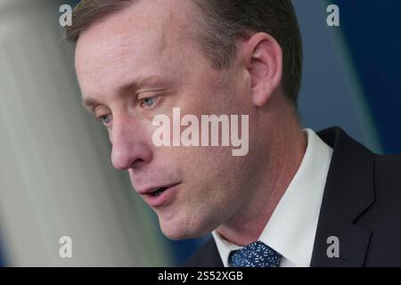 Washington, Vereinigte Staaten. Januar 2025. Der nationale Sicherheitsberater Jake Sullivan nimmt am täglichen Briefing im Weißen Haus in Washington, DC, am 13. Januar 2025 Teil. Kredit: Chris Kleponis/Pool über CNP/dpa/Alamy Live News Stockfoto