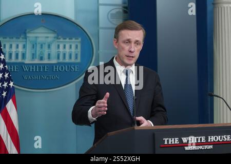 Washington, Vereinigte Staaten. Januar 2025. Der nationale Sicherheitsberater Jake Sullivan nimmt am täglichen Briefing im Weißen Haus in Washington, DC, am 13. Januar 2025 Teil. Kredit: Chris Kleponis/Pool über CNP/dpa/Alamy Live News Stockfoto