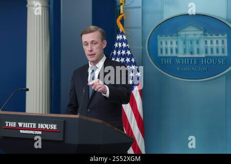 Washington, Vereinigte Staaten. Januar 2025. Der nationale Sicherheitsberater Jake Sullivan nimmt am täglichen Briefing im Weißen Haus in Washington, DC, am 13. Januar 2025 Teil. Kredit: Chris Kleponis/Pool über CNP/dpa/Alamy Live News Stockfoto
