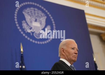 Washington, Vereinigte Staaten. Januar 2025. US-Präsident Joe Biden hält am 13. Januar 2025 eine außenpolitische Ansprache über die Arbeit seiner Regierung im Außenministerium in Washington, DC. Kredit: Chris Kleponis/Pool über CNP/dpa/Alamy Live News Stockfoto