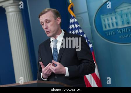 Washington, Vereinigte Staaten. Januar 2025. Der nationale Sicherheitsberater Jake Sullivan nimmt am täglichen Briefing im Weißen Haus in Washington, DC, am 13. Januar 2025 Teil. Kredit: Chris Kleponis/Pool über CNP/dpa/Alamy Live News Stockfoto