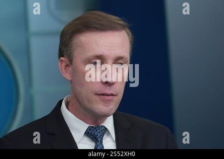 Washington, Vereinigte Staaten. Januar 2025. Der nationale Sicherheitsberater Jake Sullivan nimmt am täglichen Briefing im Weißen Haus in Washington, DC, am 13. Januar 2025 Teil. Kredit: Chris Kleponis/Pool über CNP/dpa/Alamy Live News Stockfoto