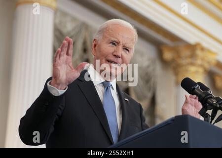 Washington, Vereinigte Staaten. Januar 2025. US-Präsident Joe Biden hält am 13. Januar 2025 eine außenpolitische Ansprache über die Arbeit seiner Regierung im Außenministerium in Washington, DC. Kredit: Chris Kleponis/Pool über CNP/dpa/Alamy Live News Stockfoto