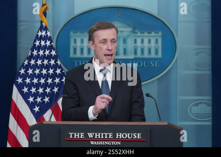 Washington, Vereinigte Staaten. Januar 2025. Der nationale Sicherheitsberater Jake Sullivan nimmt am täglichen Briefing im Weißen Haus in Washington, DC, am 13. Januar 2025 Teil. Kredit: Chris Kleponis/Pool über CNP/dpa/Alamy Live News Stockfoto