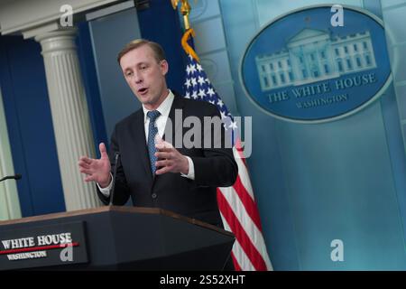 Washington, Vereinigte Staaten. Januar 2025. Der nationale Sicherheitsberater Jake Sullivan nimmt am täglichen Briefing im Weißen Haus in Washington, DC, am 13. Januar 2025 Teil. Kredit: Chris Kleponis/Pool über CNP/dpa/Alamy Live News Stockfoto